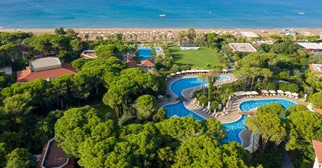 Panorama Ali Bey Resort Sorgun mit Sicht auf das Meer