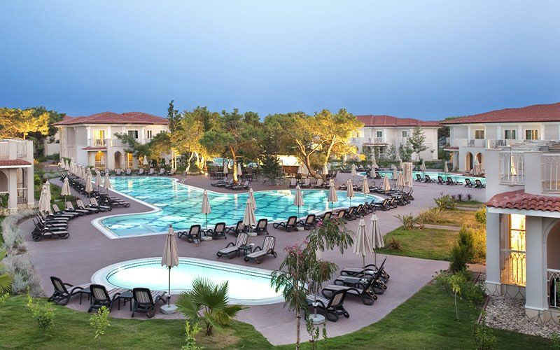 Poolbereich Hotel Güral Premier Tekirova in Antalya direkt an der türkischen Riviera