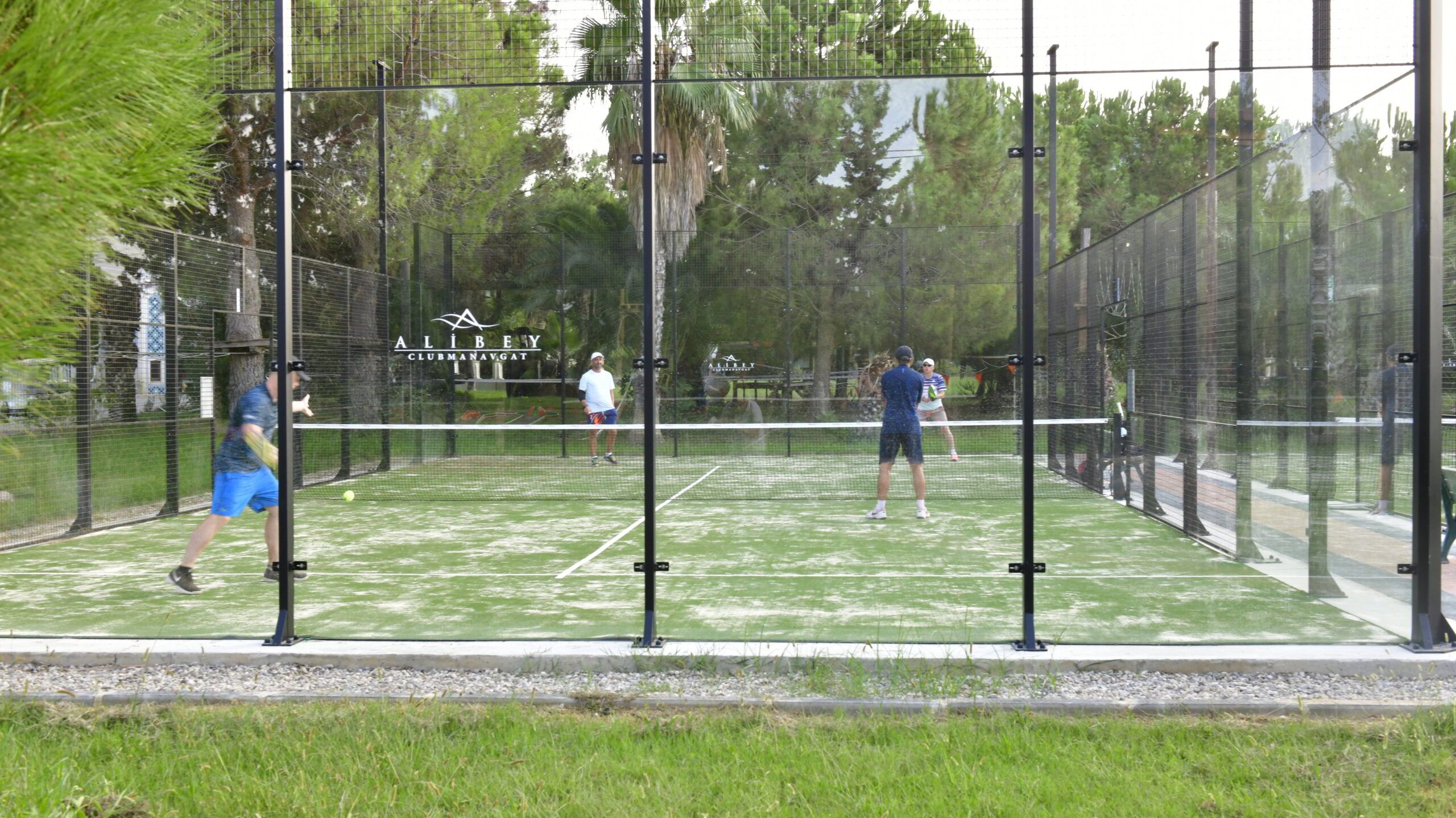 Padel Tennis Match auf Court im Ali Bey Club Manavgat