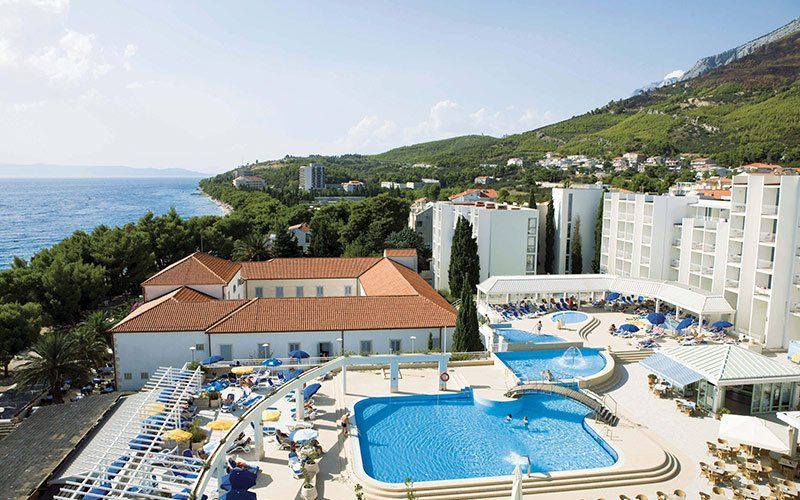 Poolbereich Bluesun Hotel Alga, Tucepi Beach an der Riviera von Makarska