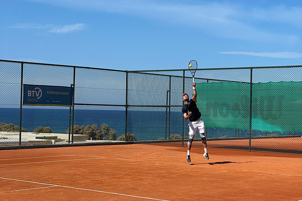 IMG_0900 Aufschlag eines Tennisspielers